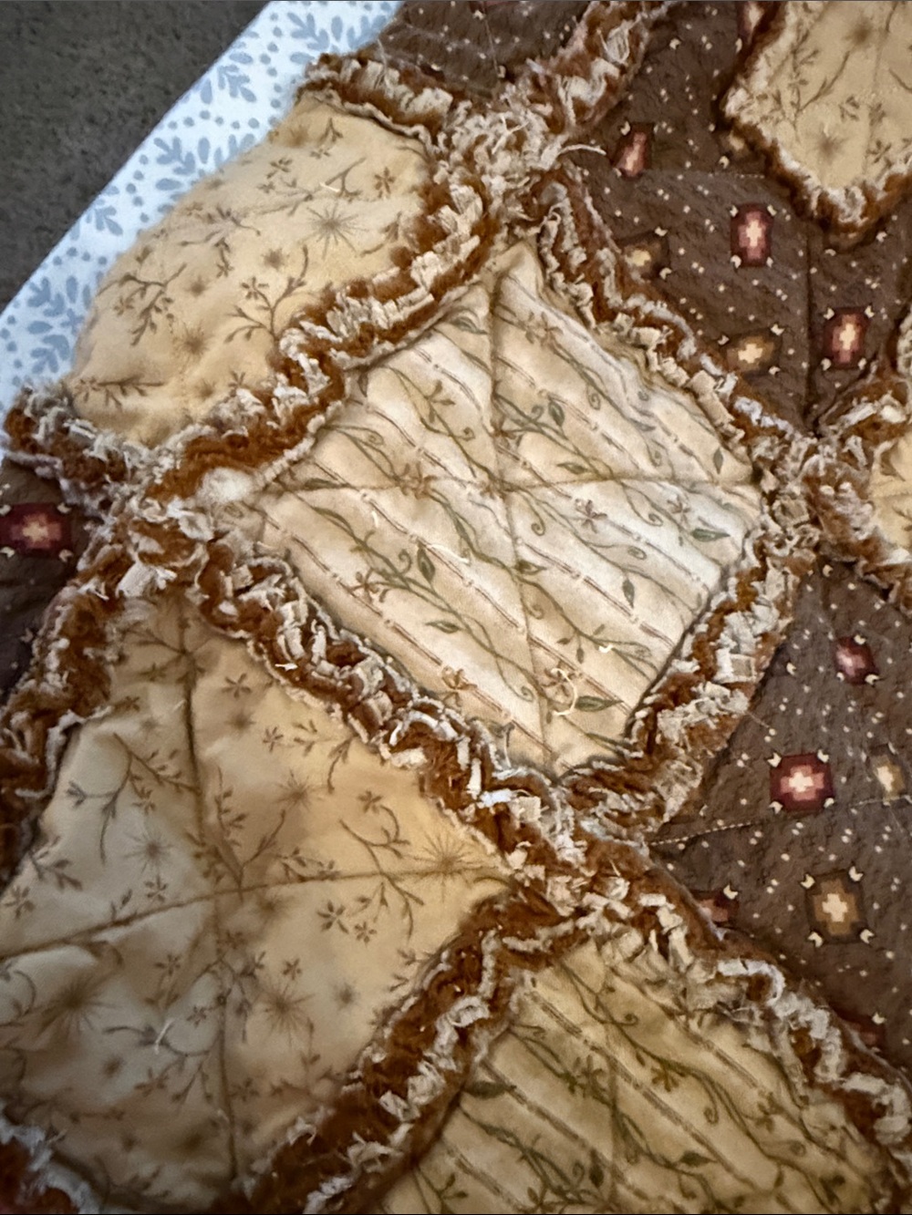 Handmade Rag Quilted Patchwork Tote Bag in Beige and Brown Snap Closure. - Picture 6 of 6